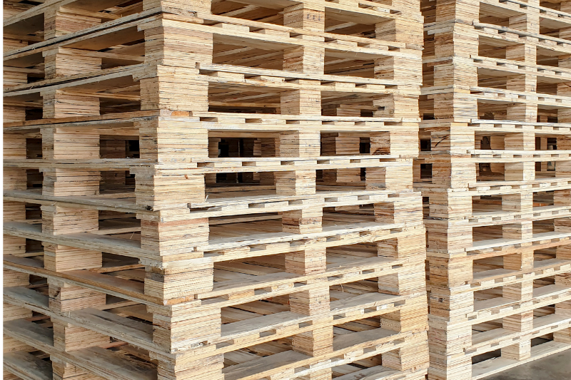 Cómo elegir palets de madera para empresas